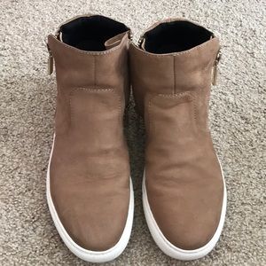 VGUC Kenneth Cole sneakers size 8